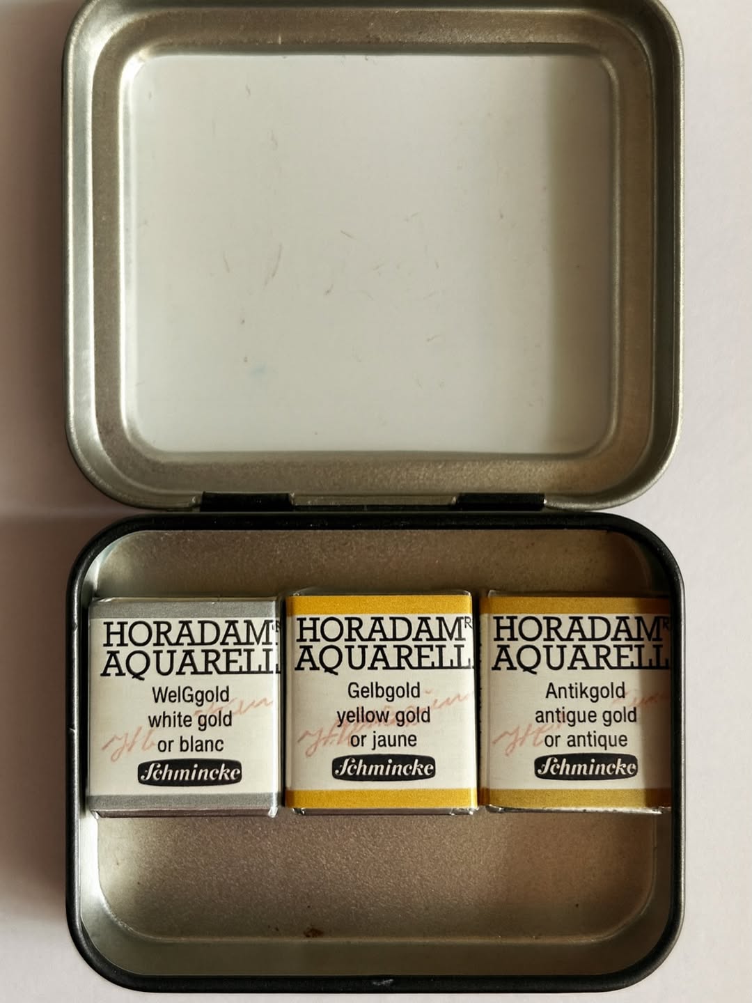 آبرنگ فوق آرتیست اشمینگ ست سه عددی نیم قرص طلایی آنتیک طلایی نقره ای