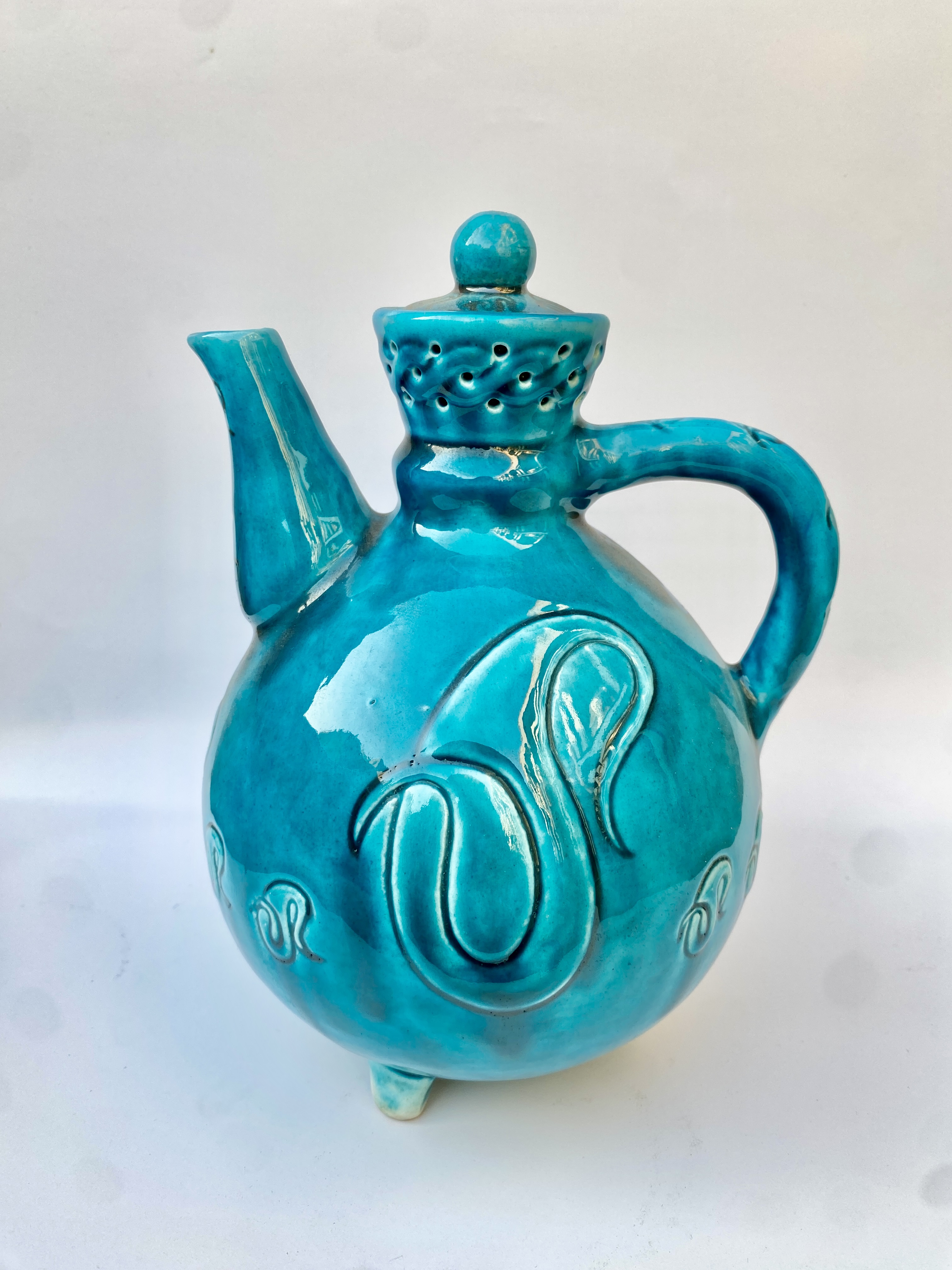 قوری صنایع دستی با نقوش برجسته